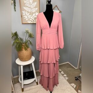 Romantic and effortlessly feminine Lulus dusty rose maxi dress in size Medium